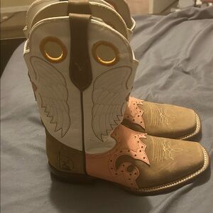 Women's Western Boots with Wing Design